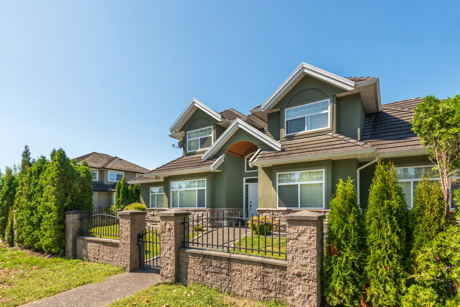 Home buyers and sellers reviewing closing cost responsibilities in Idaho Falls, Idaho